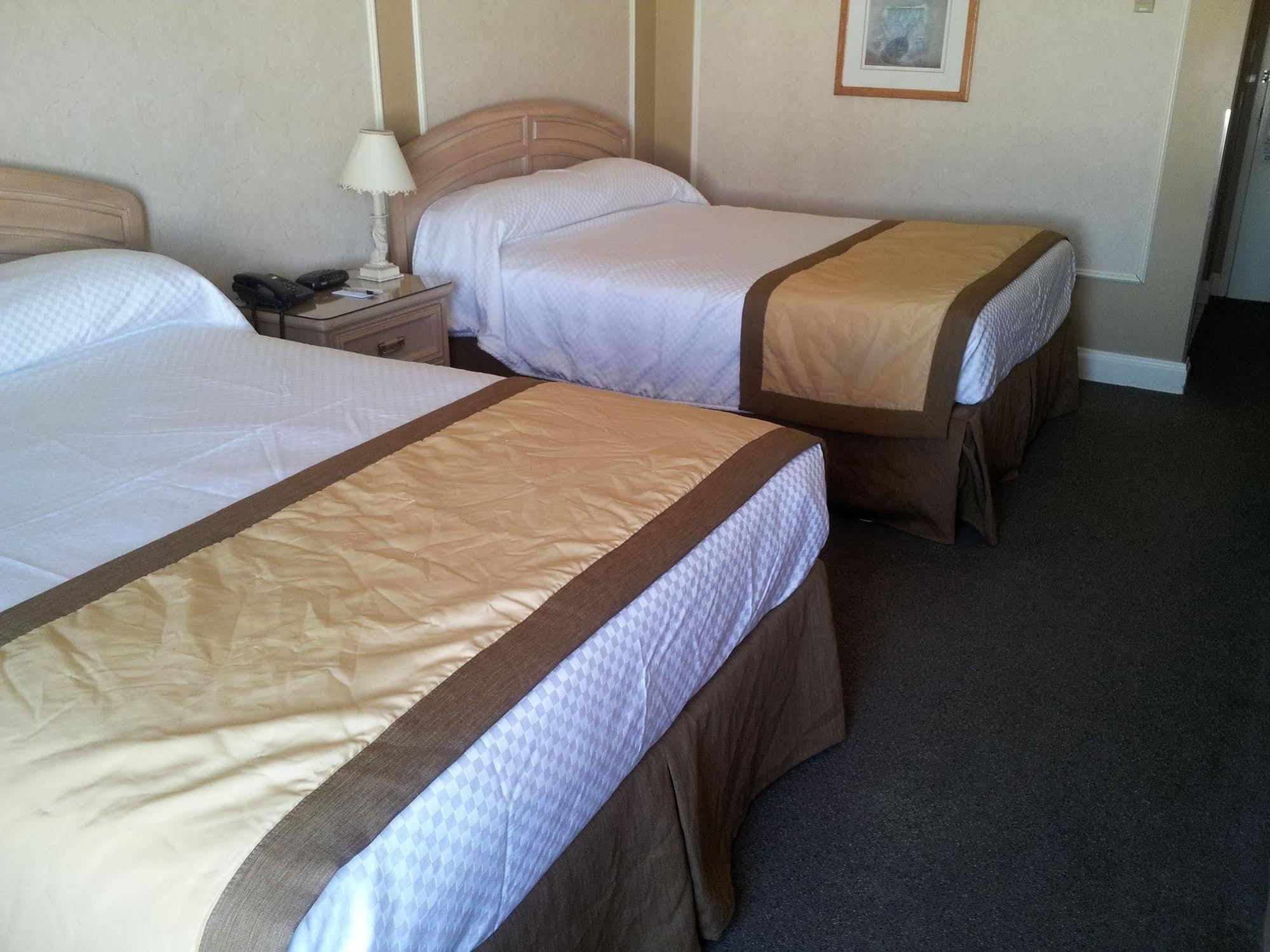 Hotel Travelodge By Wyndham Victoriaville Exterior foto